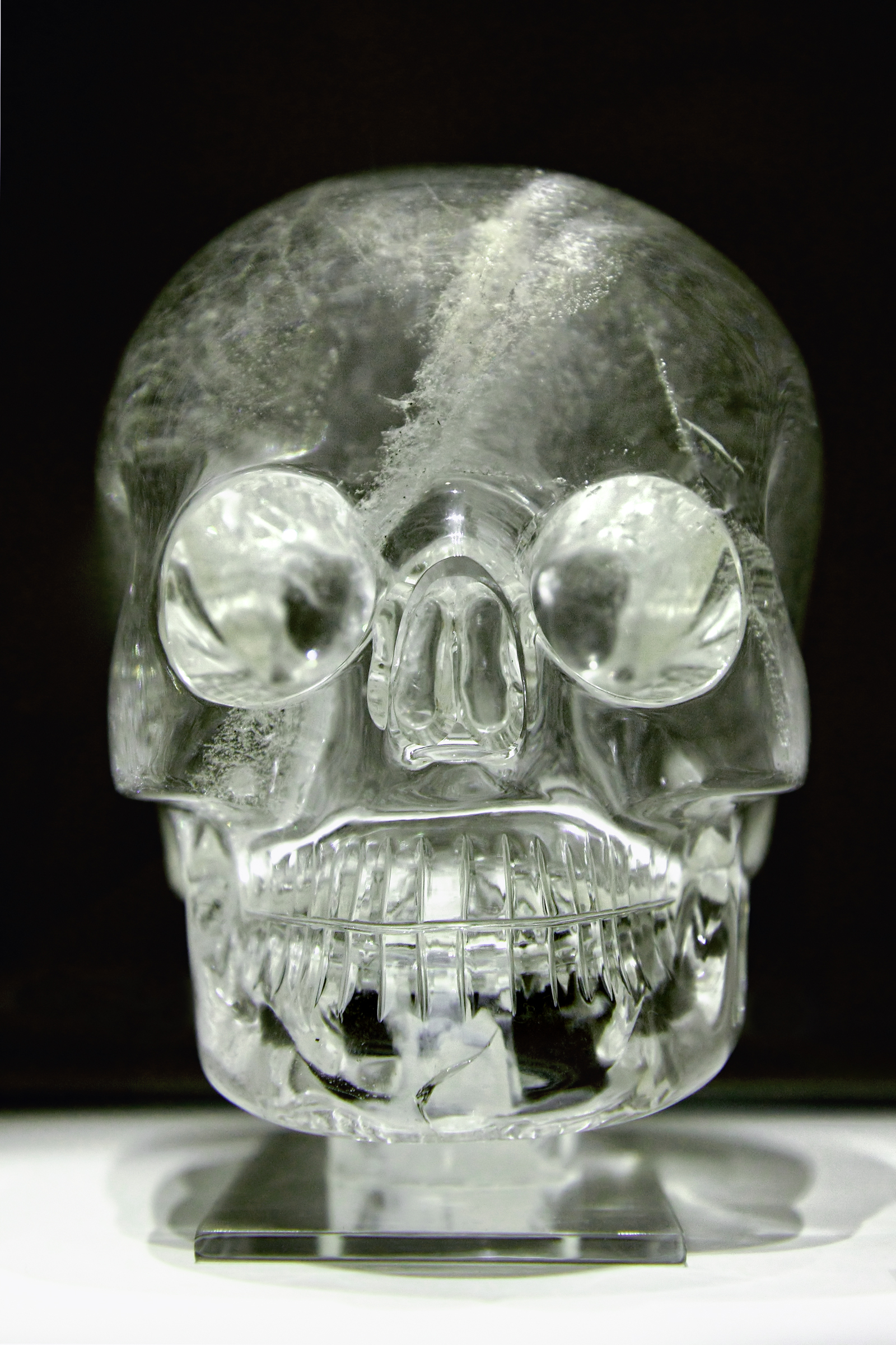 Crystal_skull_british_museum_random9834672